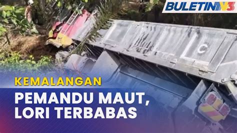 Kemalangan Pemandu Maut Lori Muatan Pasir Terbabas Youtube