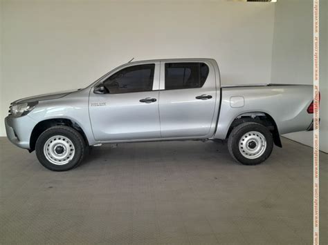 TOYOTA HILUX 4X2 DC DX 2 4 TDI 6MT Int 9530