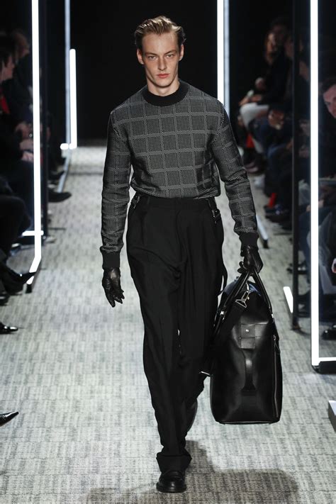 Cerruti 1881 Fall 2017 Menswear Collection Photos Vogue Black Outfit