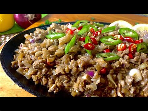 SIZZLING PORK SISIG | ORIGINAL KAPAMPANGAN RECIPE | Kusinerong Kapampangan | Easy Recipe - YouTube