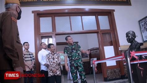 Danrem Bdj Resmikan Patung Panglima Besar Jenderal Sudirman Aku