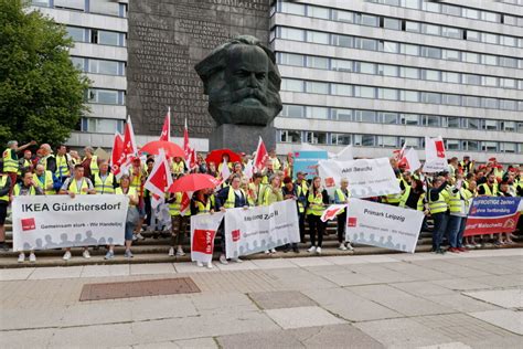 Demo In Chemnitz Ver Di K Ndigt Streiks Im Einzelhandel An