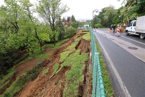 FOTO Opet se aktiviralo klizište na Pantovčaku Asfalt puca a veliki