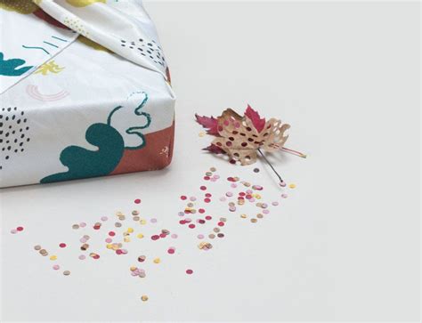 Faire des confettis végétaux Avec des feuilles Paké Confettis