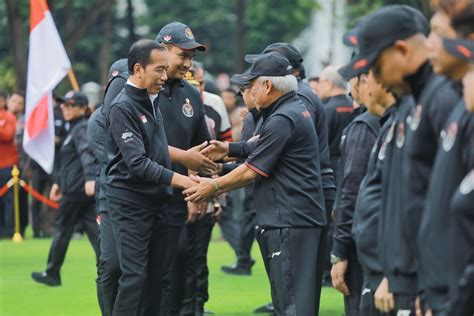 Menpora Dito Dampingi Presiden Jokowi Lepas Kontingen Indonesia Di