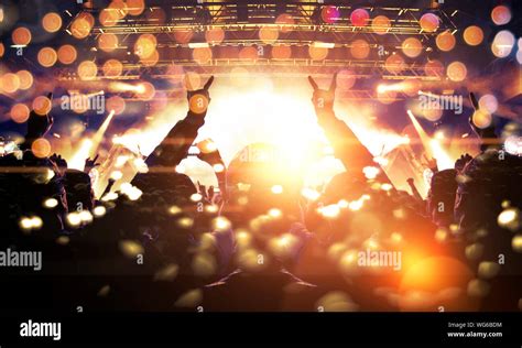 Concert hall crowded with clapping people Stock Photo - Alamy