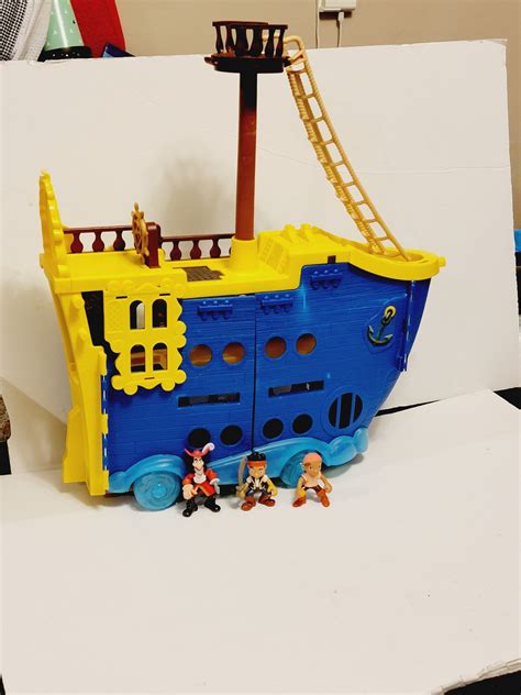 Jake and the Never Land Pirates Pirate Captain Action Figure Playsets ...