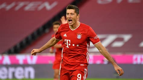 Robert Lewandowski Traci Przewag Z Oty But Klasyfikacja Strzelc W