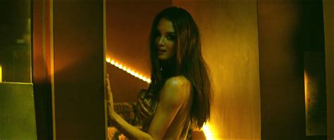 Des Photos De Charlotte Le Bon Nue Dans Le Film Iris Whassup