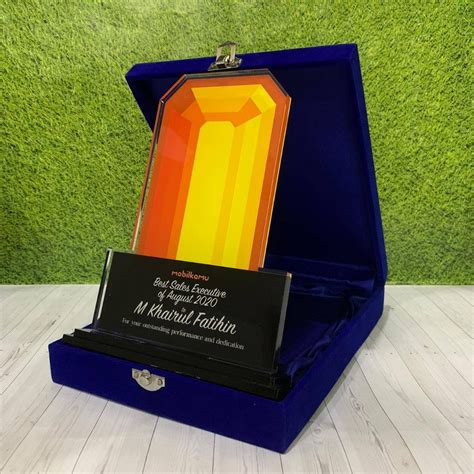 Jual Plakat Penghargaan Tropi Trophy Acrylic Kado Wisuda Kado Unik