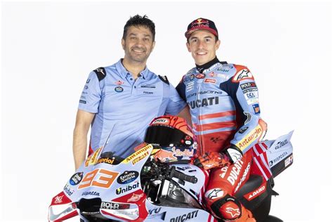 Foto Kepala Mekanik Marc Marquez Yang Baru Masih Pedekate