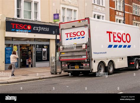 Tescos delivery lorry hi-res stock photography and images - Alamy