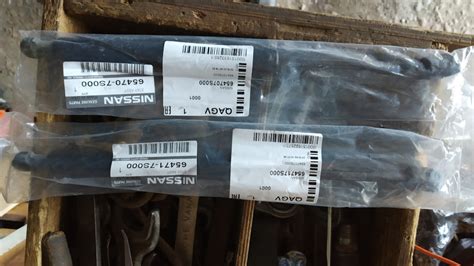 Замена газовых упоров капота — Nissan Armada, 5,6 л, 2006 года ...