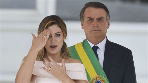 Michelle Discursa Em Libras Antes Do Presidente Em Gesto Hist Rico