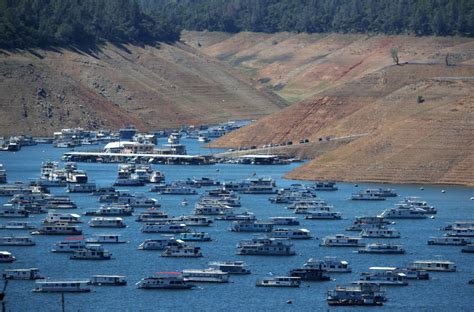 Dramatic photos show California's water-starved Lake Oroville