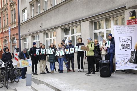 Protest w Katowicach pod Urzędem Miasta Sukces aktywistów Radni