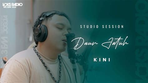 Daun Jatuh Kini Studio Session Live At Voks Radio Jogja Youtube