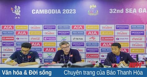 HLV Troussier bênh vực U22 Việt Nam sau khi bị loại ở bán kết SEA Games 32