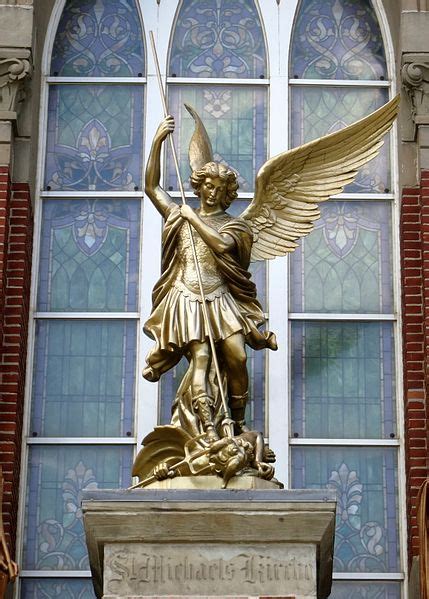 Escultura De San Miguel Arc Ngel Sometiendo A Satan S Con Su Espada En