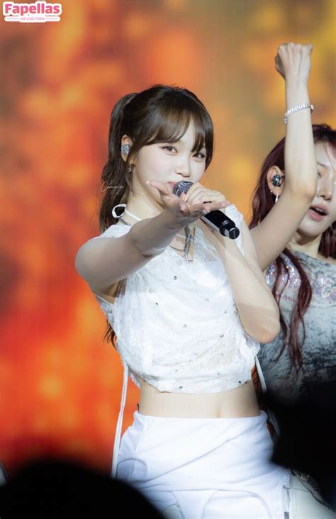 Kim Chaewon aka chaechae 1 aka 김채원 Le Sserafim Nude Leaks Fapellas