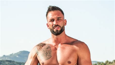 Kim Jest Mateusz B Bnowski Z Love Island Wiek Partnerka