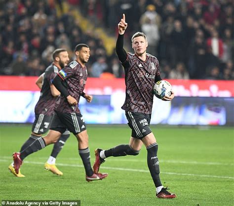 Manchester United Closing In On Wout Weghorst After Besiktas Agree £2