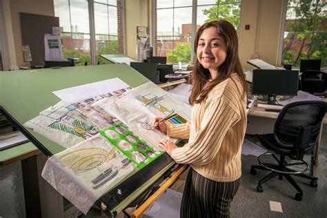 Redirecting to http://www.agnr.umd.edu/undergraduate/future