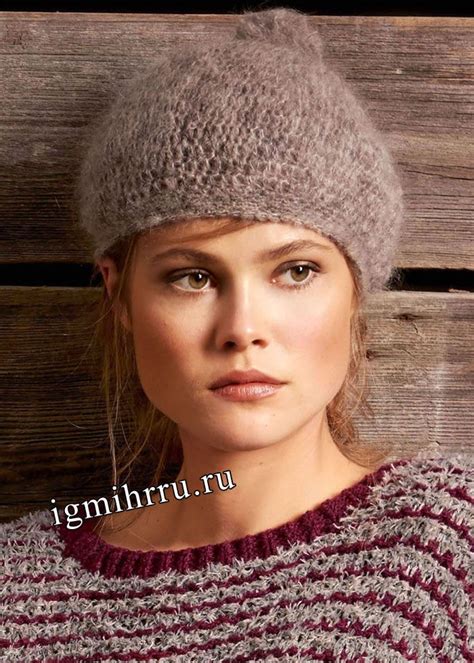 Серо-коричневый берет с помпоном. Вязание крючком