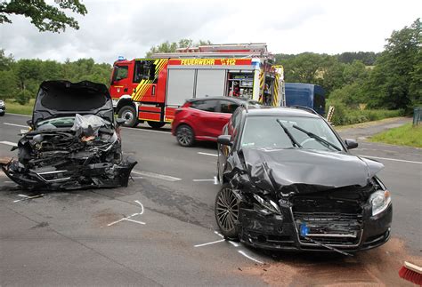 Beim Abbiegen Auto Bersehen Zwei Verletzte Bei Unfall Oberberg Aktuell