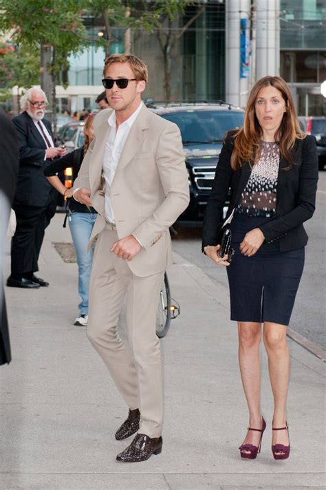 I Am Really Into Tan Suits Right Now Ryan Gosling Tan Suit Famous