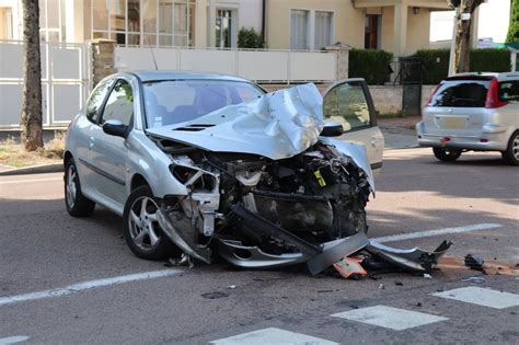 Faits Divers Dijon Accident Grave Entre Une Voiture Et Une Moto