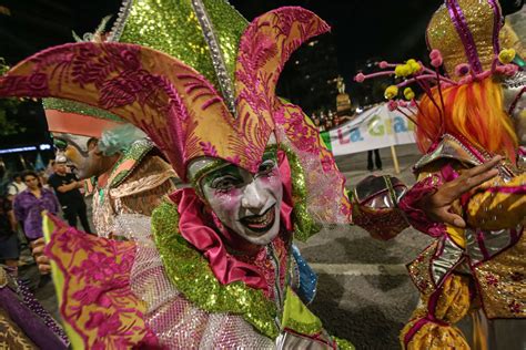 Come Ou O Carnaval Mais Longo Do Mundo Muita Cor E Fatos Altura