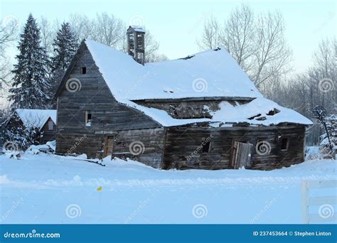 Uma Antiga Casa Abandonada Foto De Stock Imagem De Fazenda