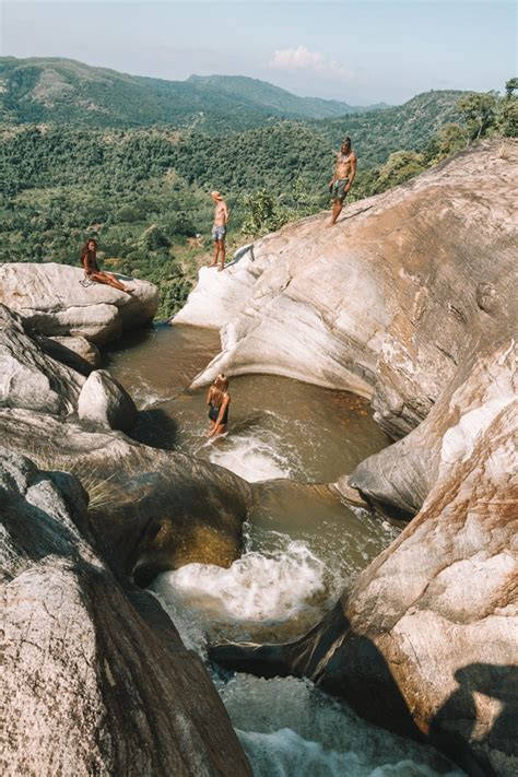 HIKING DIYALUMA FALLS - 2ND HIGHEST WATERFALL IN SRI LANKA - Journey Era