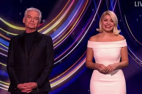 Itv Dancing On Ice Fans Say Phillip Schofield Replacement Would Be