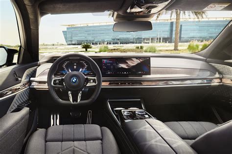 BMW iDrive 8.5 - Exclusive Demo In The New i7 M70