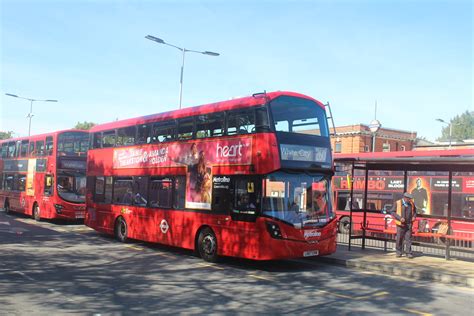 VWH2411 LK67ENW Route 260 Metroline Travel Operated Flickr