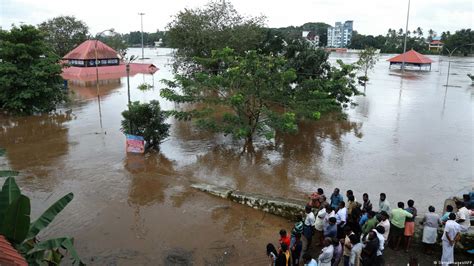 India's Kerala on high alert as flash floods kill dozens – DW – 08/11/2018