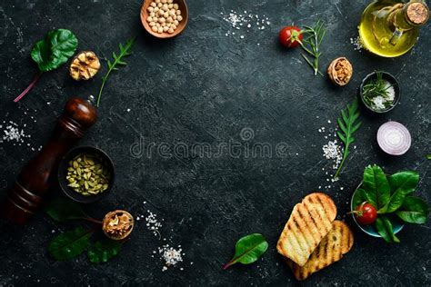 Pancarta De Cocina Fondo Con Especias Y Verduras Foto De Archivo Imagen De Hierbas Vario