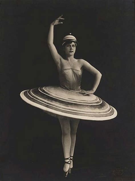 Daisy Spies In Oskar Schlemmer Triadic Ballet 1926 Bauhaus Oskar