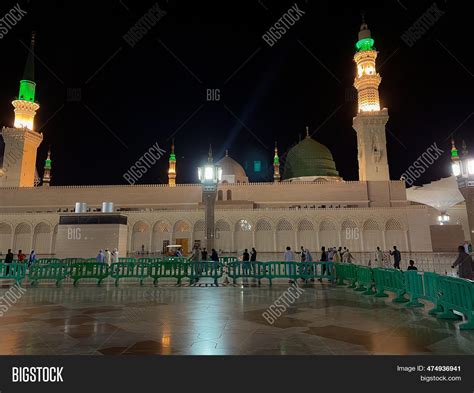 Al Masjid Nabawi Night Image & Photo (Free Trial) | Bigstock