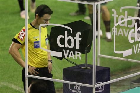 Após Reclamação Do Vasco Cbf Aumentará Número De Câmeras Do Var Na