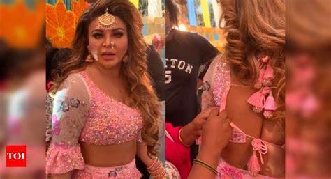 Bigg Boss Fame Rakhi Sawant Suffers Wardrobe Malfunction Before Her