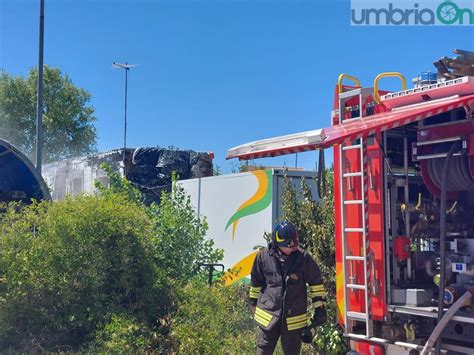 Camper Di Giostrai Brucia A Maratta Umbriaon