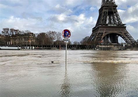 En Images Paris La Seine En Pleine Crue Inonde Les Quais Elle