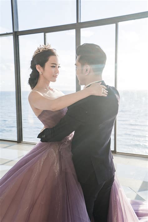 Ưng Hoàng Phúc bán nude trong bộ ảnh cưới với bà xã Kim Cương