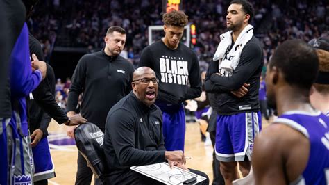 Sacramento Kings Mike Brown Named Nbca Coach Of The Year Sacramento Bee