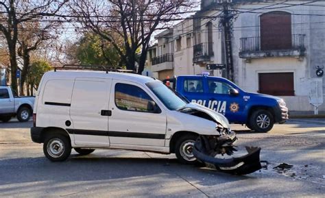 Impactante Choque Y Vuelco En La Esquina De Sarmiento Y Bulevar Segui