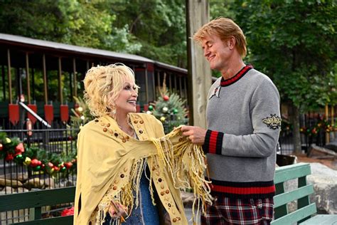 Dolly Parton S Creative Director Reveals Her Costume Secrets