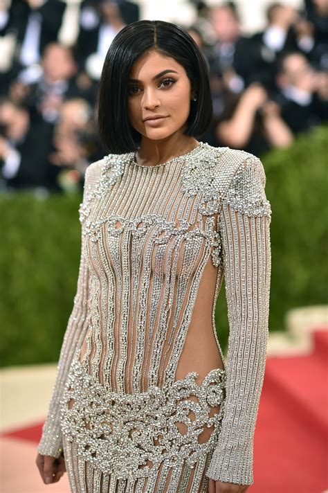 Kylie Jenners 2016 Met Gala Dress Made For A Flawless Debut Outfit